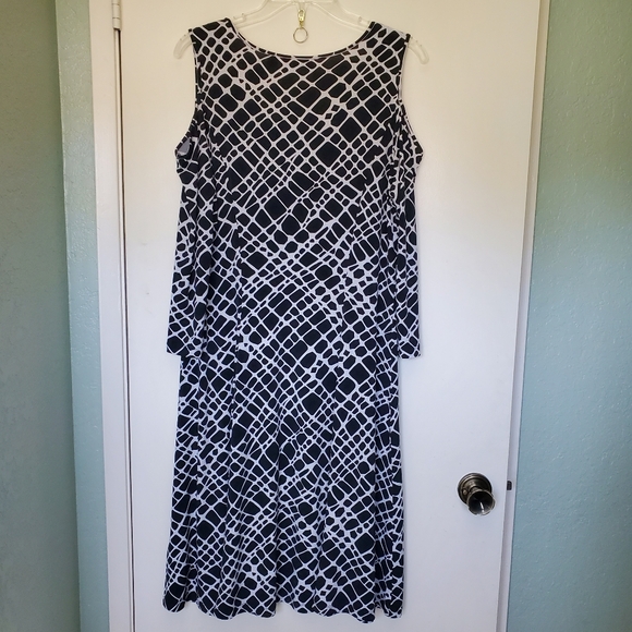 Susan Graver Cold Shoulder Career Dress Size  Medium Geometric Black and White - Picture 2 of 8